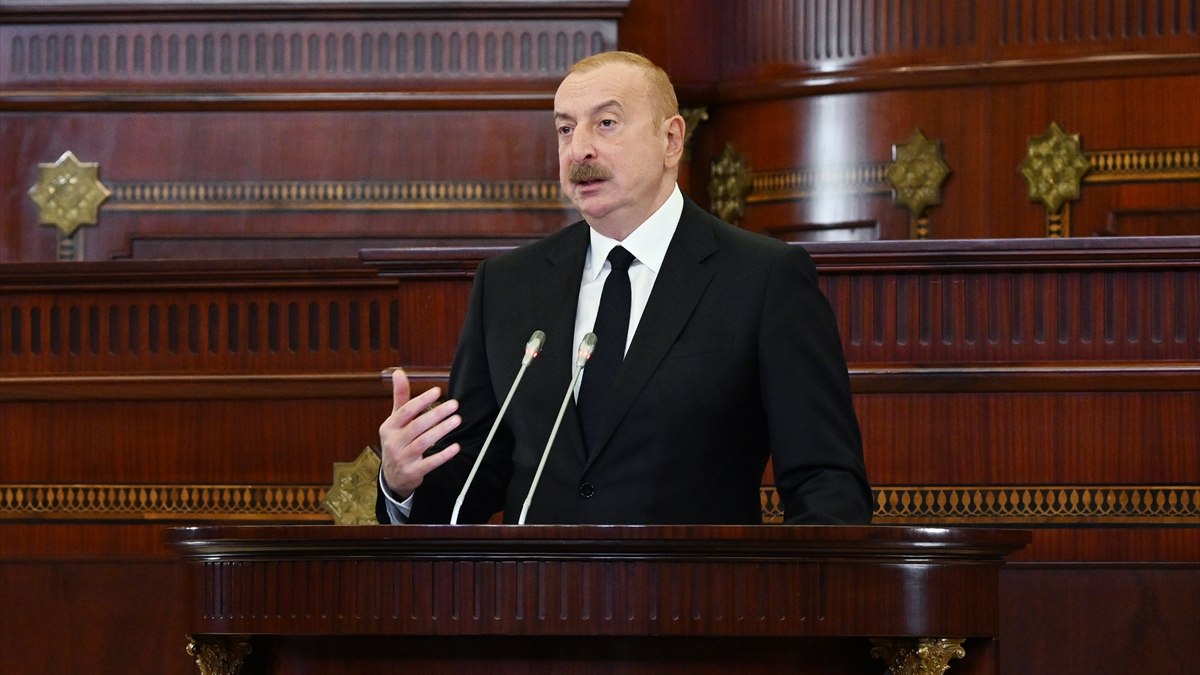 İlham Aliyev: Ermenistan suçlarından dolayı özür dilemelidir