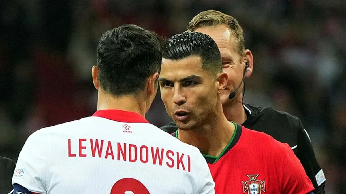 Robert Lewandowski: Ben orta saha oyuncusu değilim